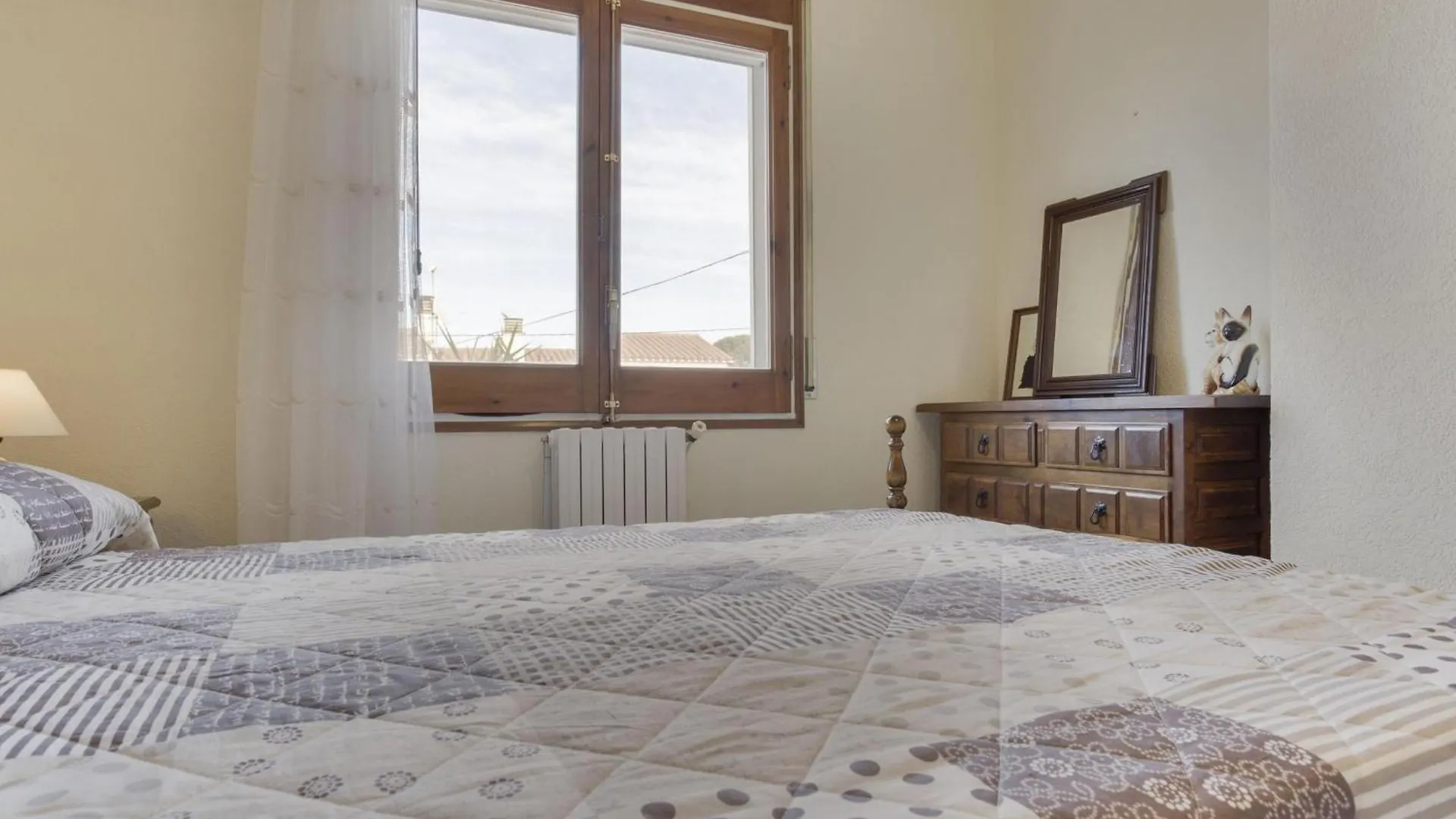 Casa L'Escala, 3 Dormitorios, 6 Personas - Es-325-36 トレリャ・デ・モングリ