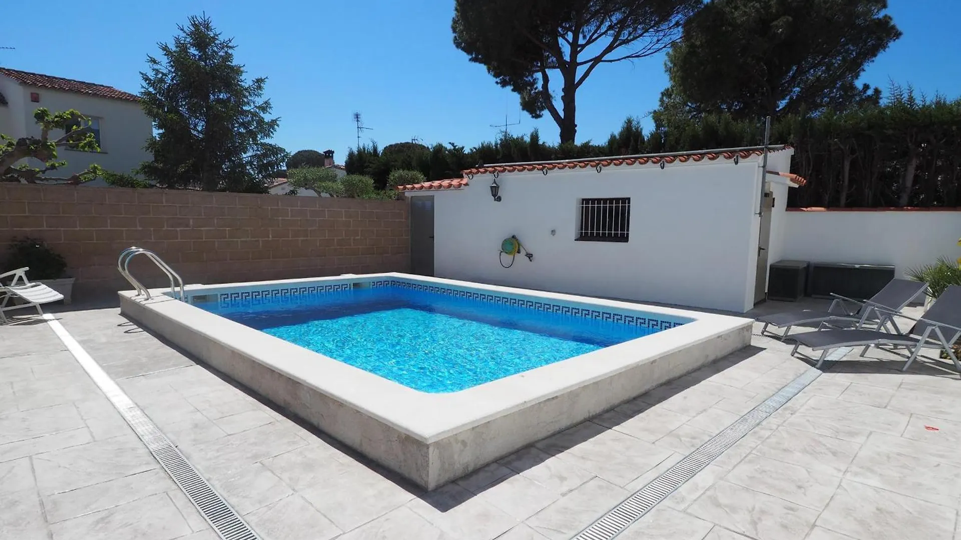Casa L'Escala, 3 Dormitorios, 6 Personas - Es-325-36 トレリャ・デ・モングリ